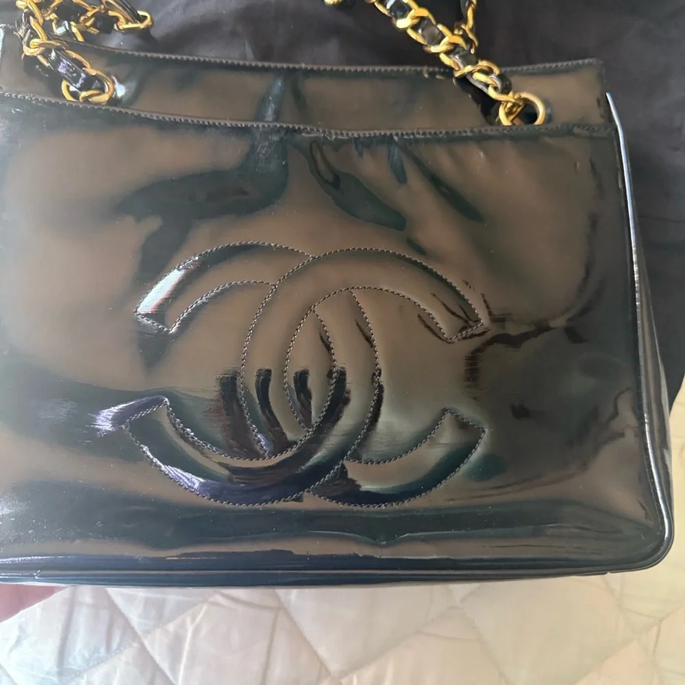 TODAY only !! $550 ON SALE!! Chanel Glossy Black Shoulder Bag . AUTHENTIC - Picture 8 of 9